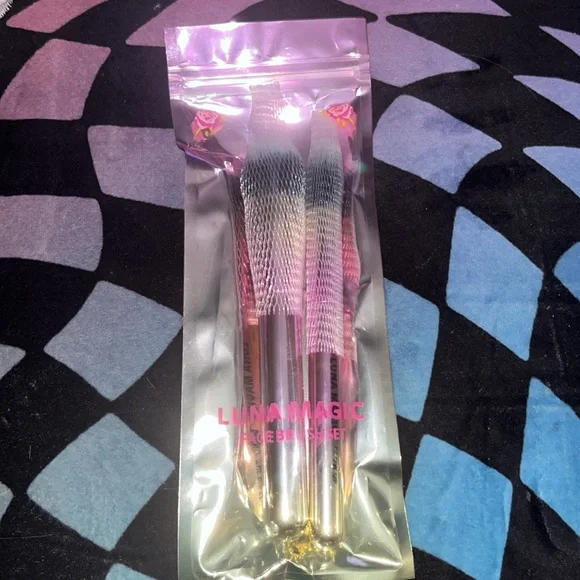 ✨🆕BNIP!Luna Magic 2 Piece Face Brush Set!✨