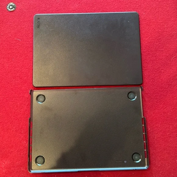 NWOT Incase Hardshell Case for MacBook Pro 14”