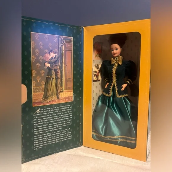 Yuletide Romance Barbie Hallmark Special Edition Doll 1996 Mattel 15621 New.