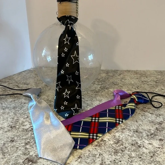 Ties 10” inset of 4 NWOT plaid stars and solid stretchy elastic cord