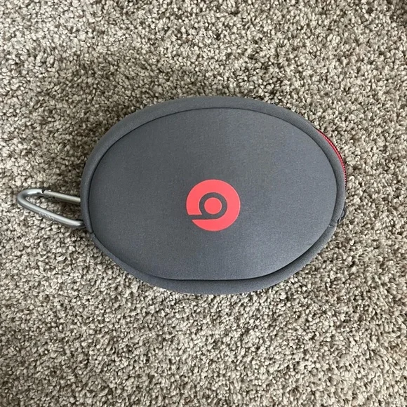 Beats by Dre Headphones Case (Soft Case w/ Inside Pocket) Gray with Red Accents