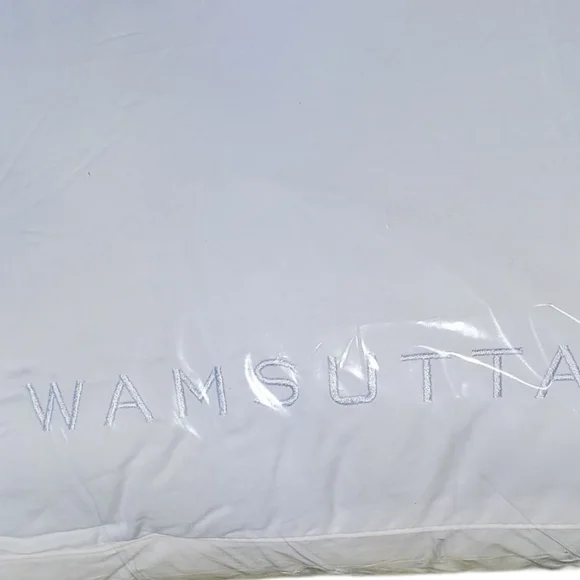 Brand New Wamsutta Firm Support 300 Thread Count Sateen Standard/Queen Pillow.