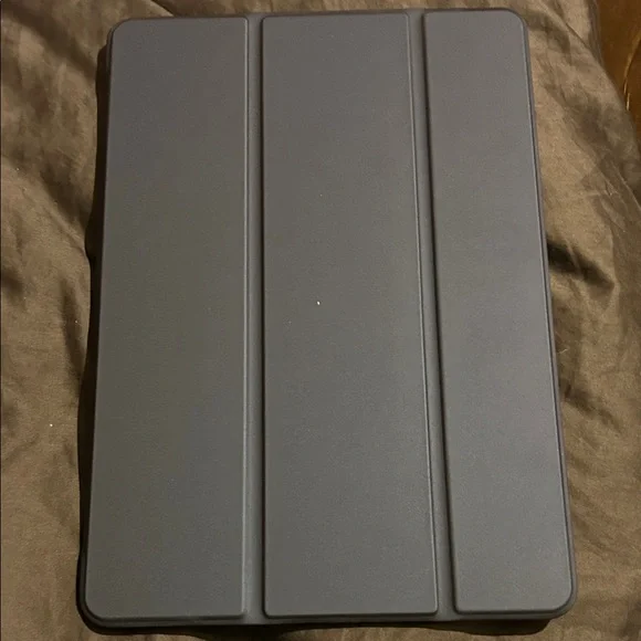 Gray Tablet iPad 9/8/7 Case