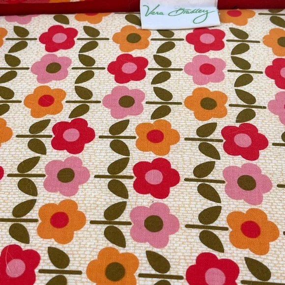 Vera Bradley Retro Floral Fabric in Red and Pink. Techno Case for Ereader
