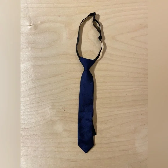 H & M Child’s Tie (H)