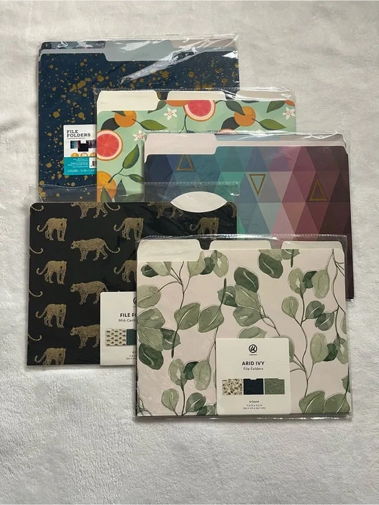 Pen + Gear Assorted file folder designs. Not sure how many total.