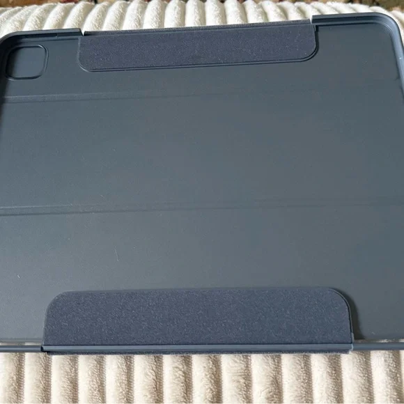 OtterBox magnetic iPad cover