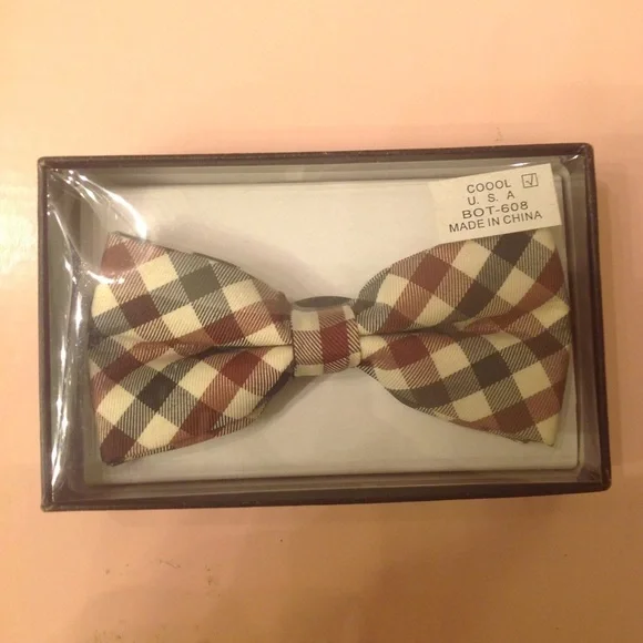 Adjustable Checkered Bow Tie NIB