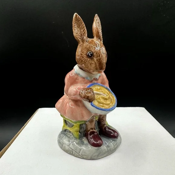 Bunnykins Royal Doulton Buntie Helping Mother 1972 DB2 Vintage Collectibles