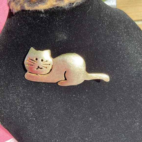 Brushed Brass Gold Colored Kitten Cat Pin New Vintage late 80's early 90's