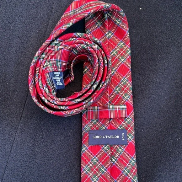 Lord & Taylor Red Plaid boys Tie Christmas family photos 100% silk