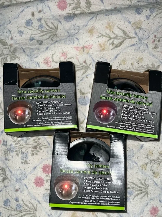Faux surveillance Fake security cameras battery operated x3