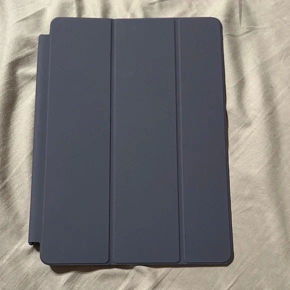 Sleek Gray Tablet Cover. OFFICIAL APPLE SMART COVER for ipad 9th generation NEW