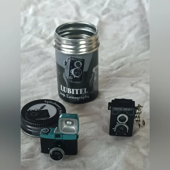 Black and Teal Simulated Camera Set