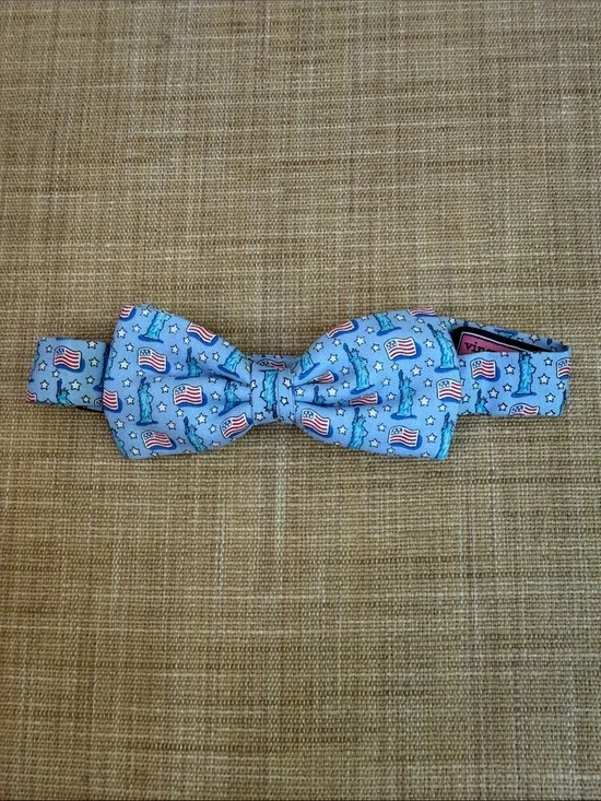 BOYS VINEYARD VINES BOW TIE - NWT