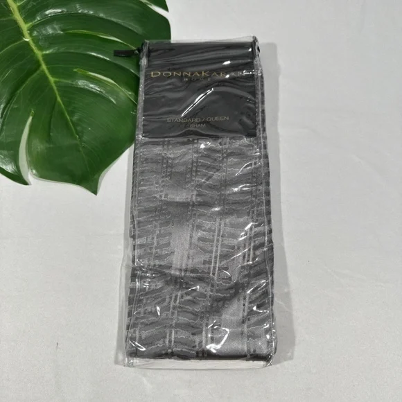 NIB $165 [‎ 1 Standard/Queen Sham ] Donna Karan Vapor Collection Grey
