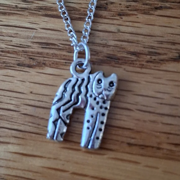 Silver Stripe Cat Pendant 3/4