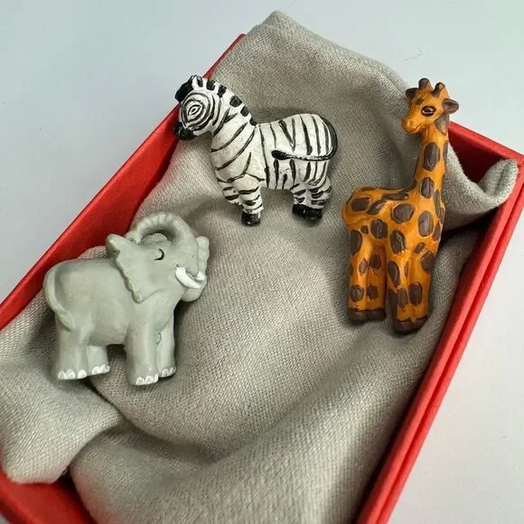 Vintage‎ b/l animal buttons