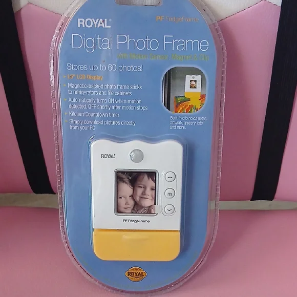 White Digital Photo Frame with LCD Display