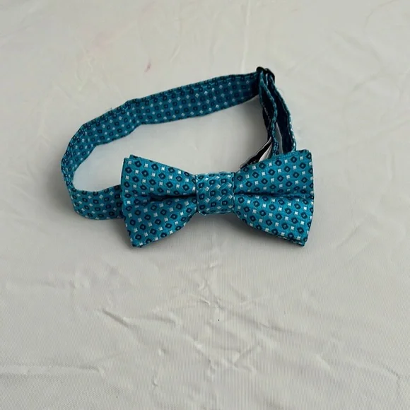 Lord and Taylor teal navy silver pattern adjustable silk bow tie