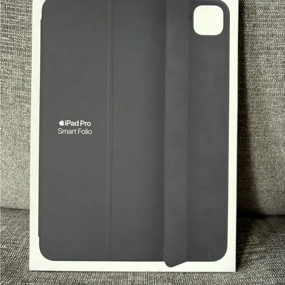 Apple Black iPad Pro Cover 11”