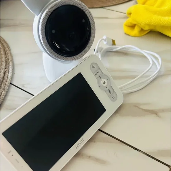 White Smart Camera with Monitor