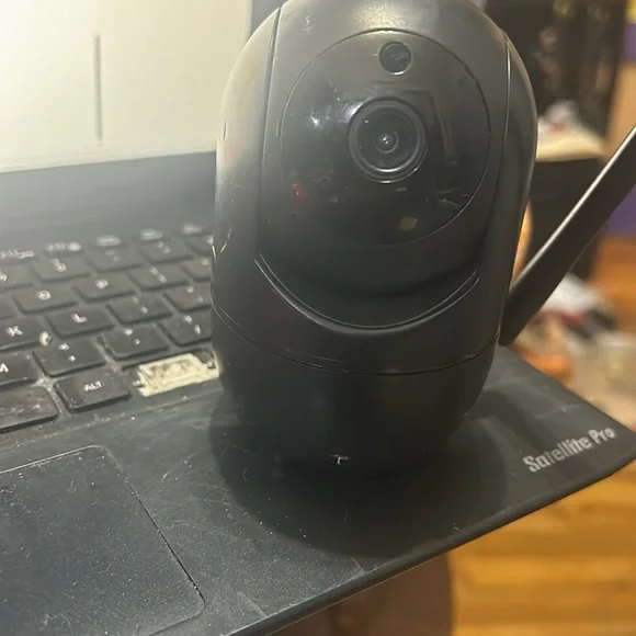 It has camera full motion
