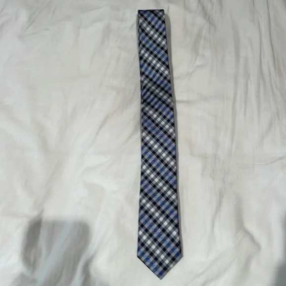 Boys Michael KORS tie in great condition.