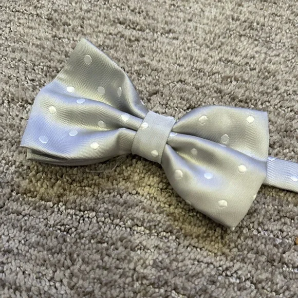 Elegant Kids Bow Tie in Light Gray with White Dots
