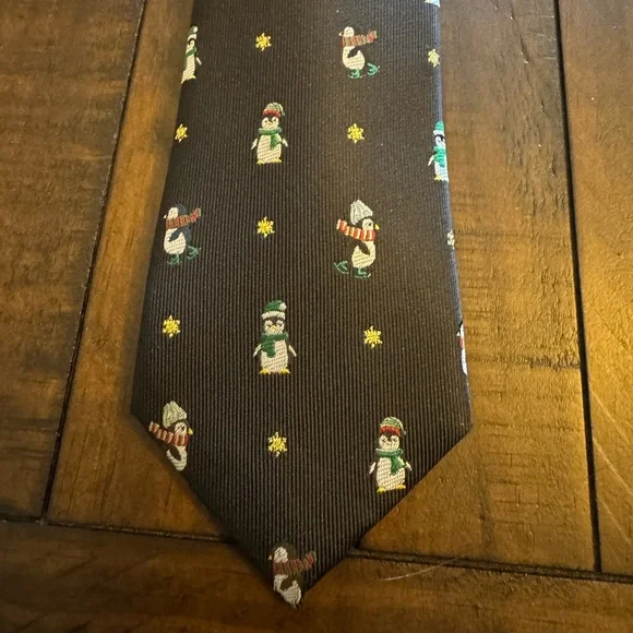 NWT - Chaps Holiday Tie with Adorable Penguin Design