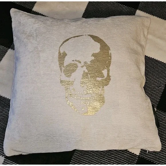 Skull Throw Pillow Black Cream‎ Knit Halloween Novelty Decor