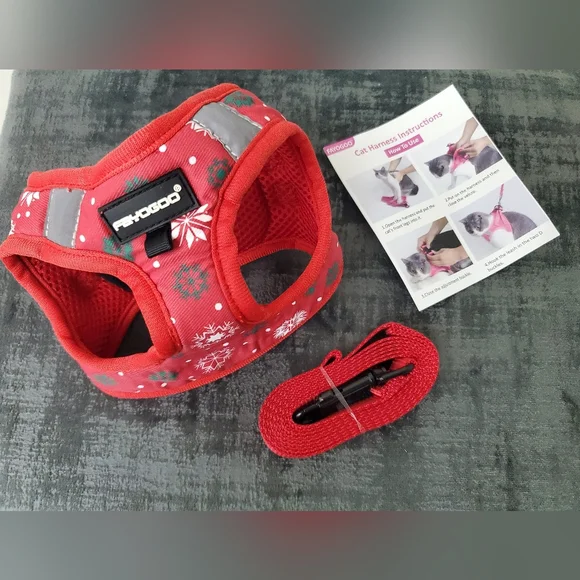 Red Snowflake Escape Proof Cat Harness And Leash Adjustable Reflective Medium