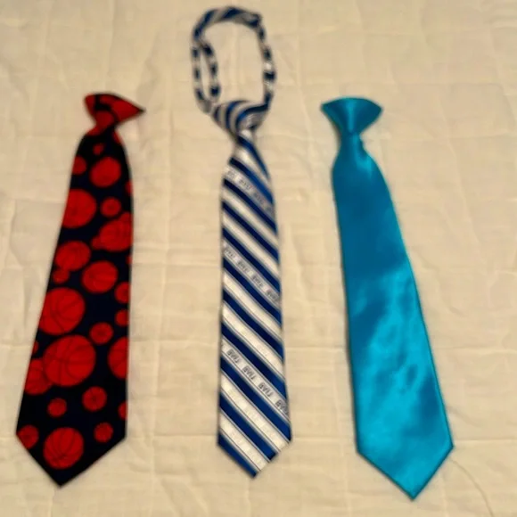 3 Boy’s neckties: excellent, like new