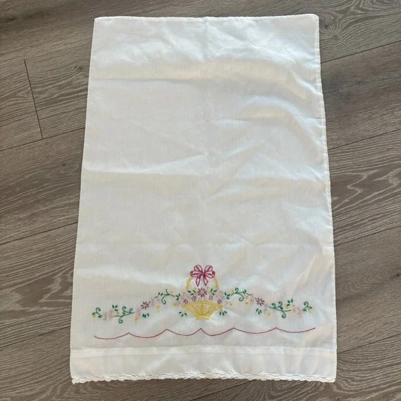 Vintage Thomaston White Hand Embroidered No Iron USA Made Standard Pillowcase