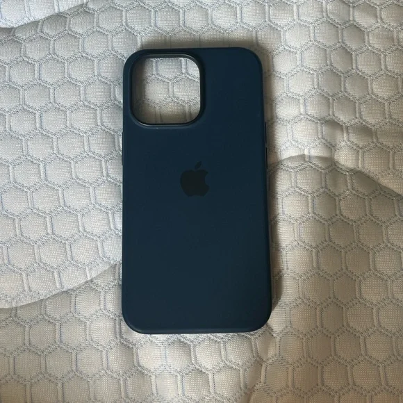 Apple iPhone 13 Pro MagSafe silicone case