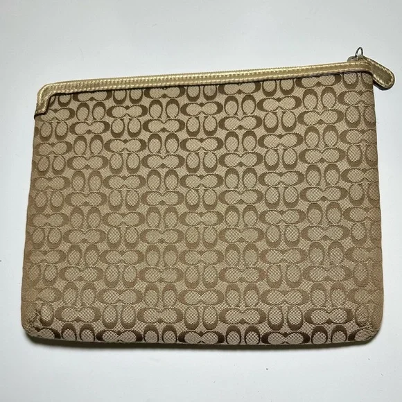 COACH SIGNATURE TABLET/IPAD 1-8 GENERATION SLEEVE F61035 KHAKI/METALLIC SKHM9