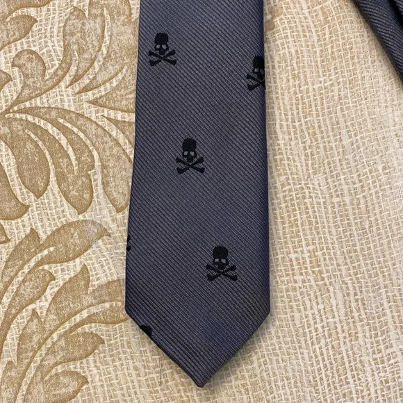 ☠️ Kids Skull & Crossbones Gray Skinny Tie