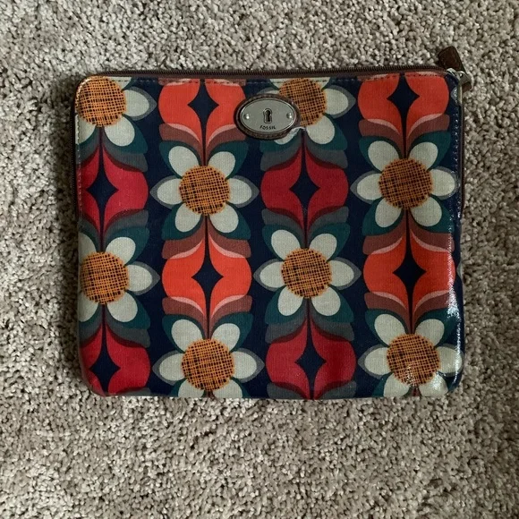 Fossil tablet holder