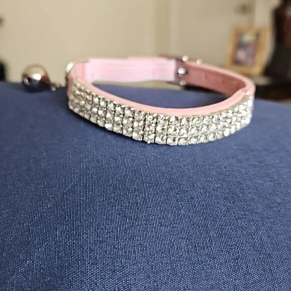 NWOT Soft pink velvet cat adjustable collar with bling and a bell