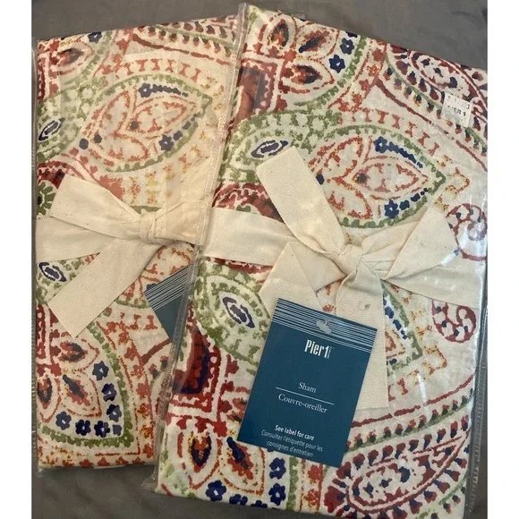 Pier 1 Pillow Sham‎ Pair Standard Size Paisley Red Green Couvre-oreiller NEW