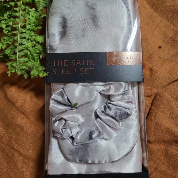 ❤️BUY 5 GET 3 FREE Kitsch Marble Set Satin Pillowcase