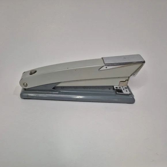 Novus B21 Stapler Gray Desk Top Made In Germany works great MCM DBP1014074