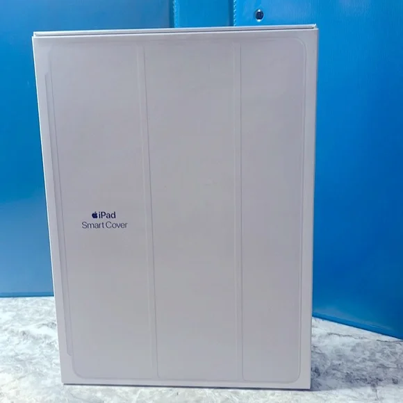 BRAND NEW Apple Smart Cover