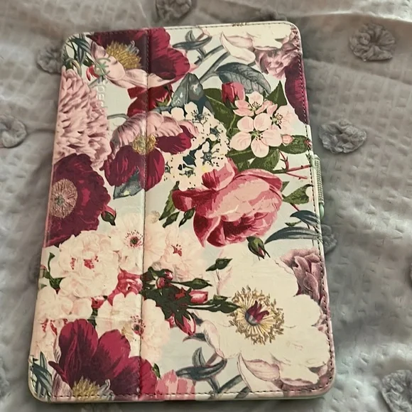 Hard case tablet cover