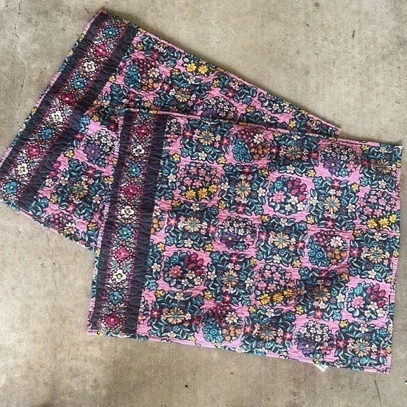 VERA Bradley Kaleidoscope Rosettes 100% Cotton Standard Pillow Shams 20