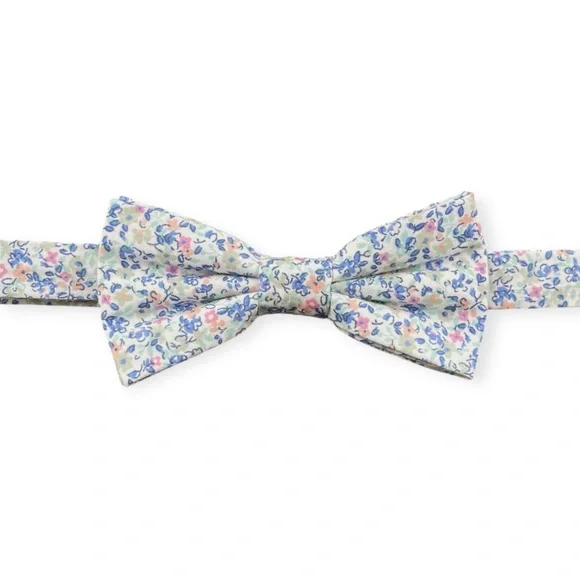White Ditsy Floral Pre-Tied Boys Bow Tie