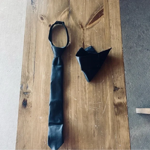 Black Tie and handkerchief ~New was too small