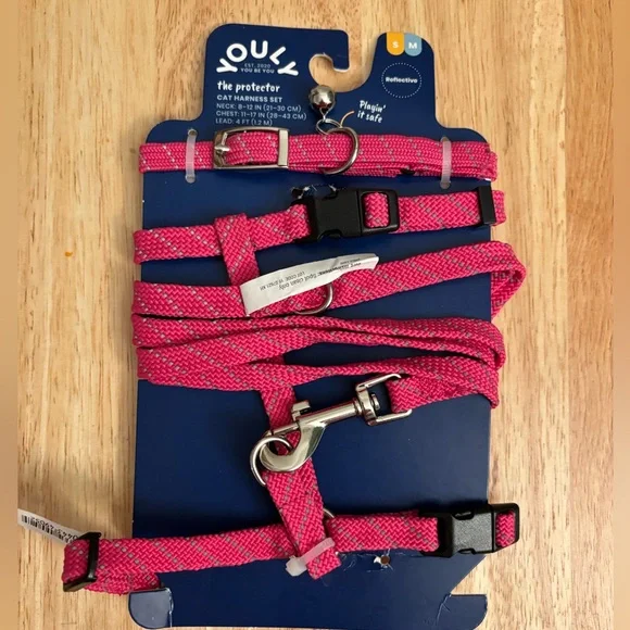 Youly NWOT hot pink reflective kitten harness and leash set.