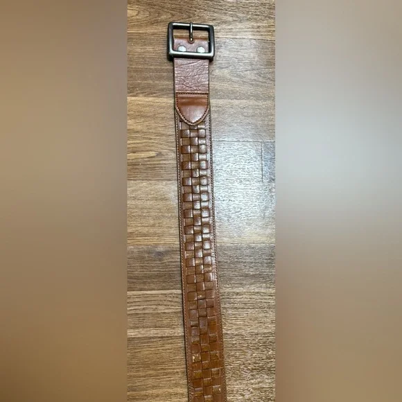 Men’s Hollister chestnut brown durable leather belt high end weave size 42