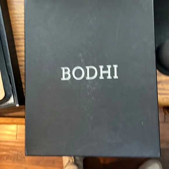 iPad convertible jacket by Bisho small leather goods.